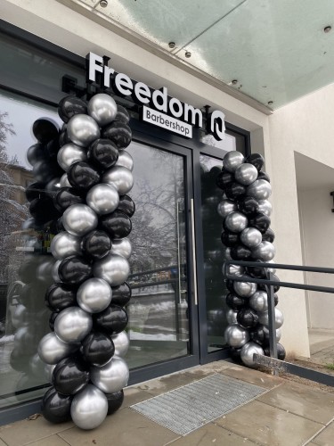 Słupki balonowe, girlanda klasyczna na otwarcie salonu