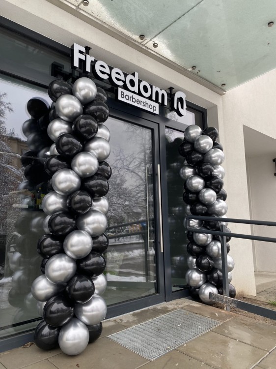Słupki balonowe, girlanda klasyczna na otwarcie salonu