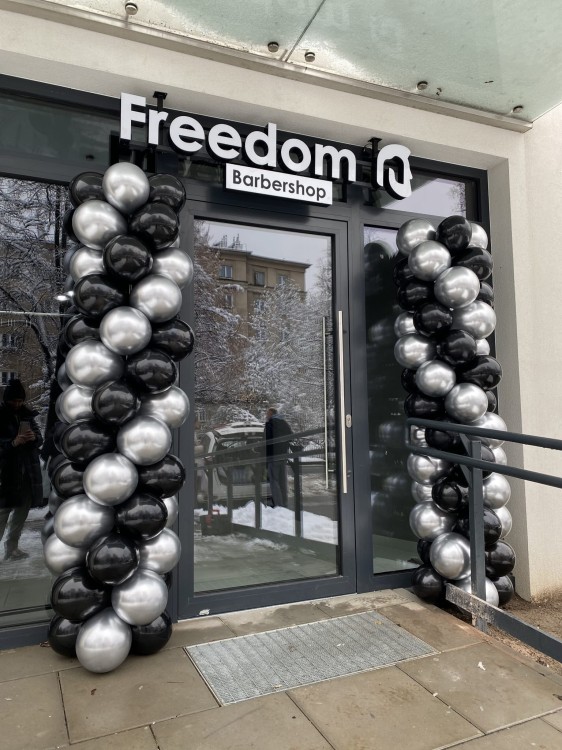 Słupki balonowe, girlanda klasyczna na otwarcie salonu