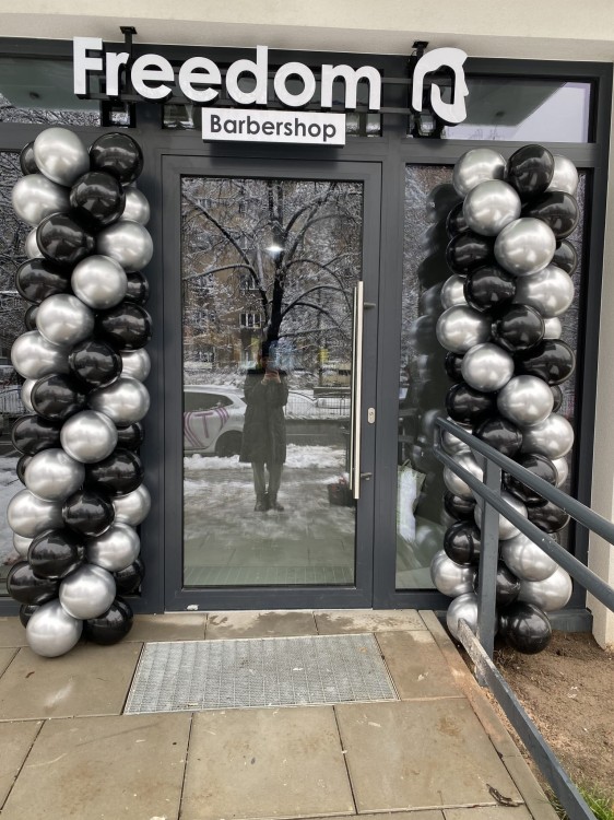 Słupki balonowe, girlanda klasyczna na otwarcie salonu
