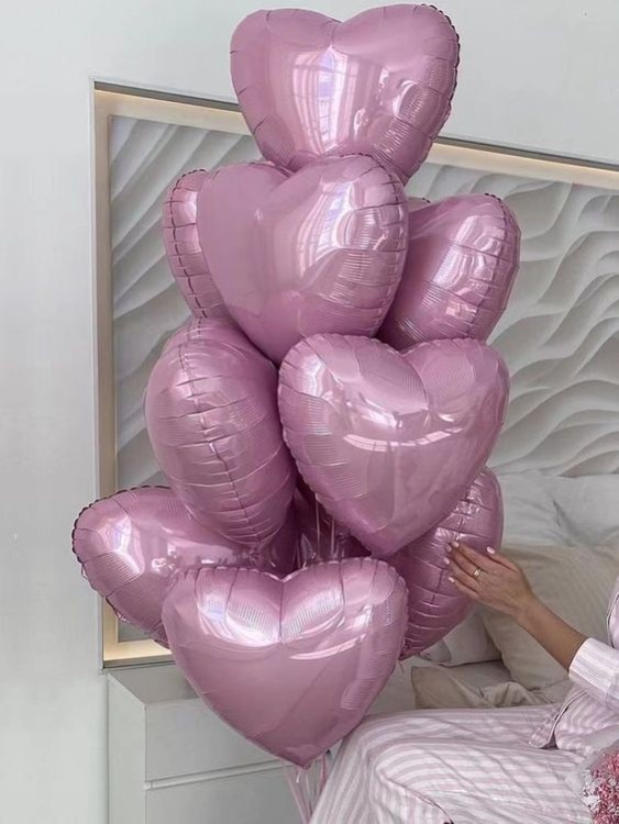 Zestaw balonów z helem na Walentynki – serca Balony walentynkowe z helem – miłość Zestaw balonowy Walentynki BalonoGram