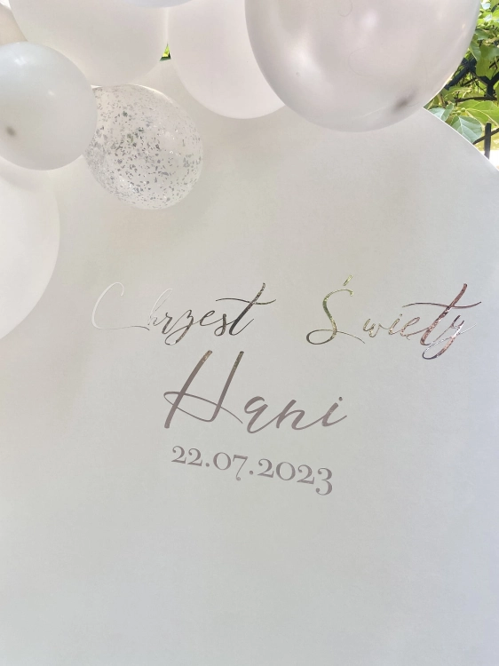 Organiczna girlanda balonowa biała ze srebrem i personalizowanym napisem