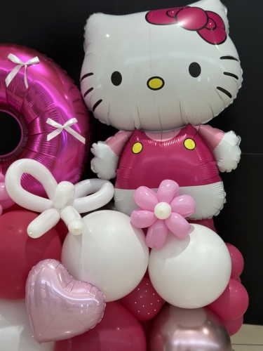 Ekskluzywna dekoracja balonowa stojąca z CYFRĄ FUKSJA I HELLO KITTY BalonoGram
